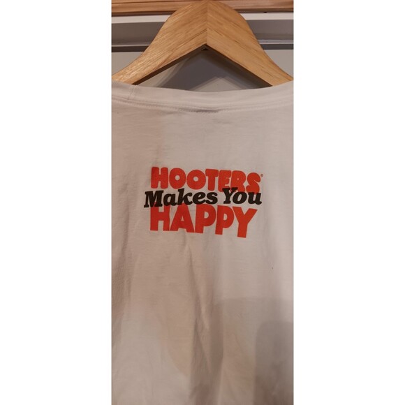 Hooters Myrtle Beach (Hooters Makes Me Happy On Back) Tshirt White Size Large - Picture 3 of 4